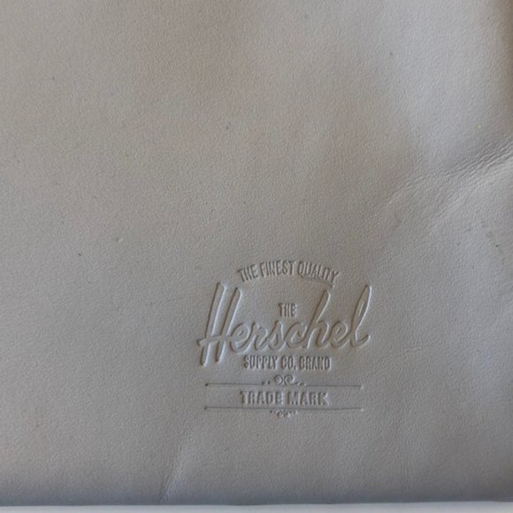 Hershel Leather Pouch - Picture 2 of 5